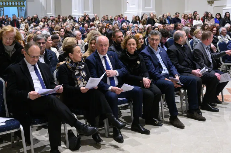 Plenković s troje ministara na koncertu u bazilici koja je prije &scaron;est godina bila uni&scaron;tena