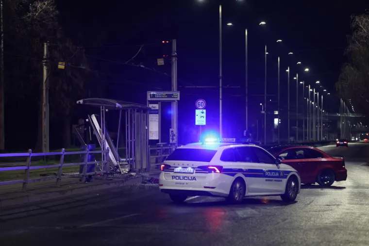 Ženu udarili dijelovi stanice, ozlijeđen i vozač BMW-a: Doznajemo detalje nesreće u Zagrebu