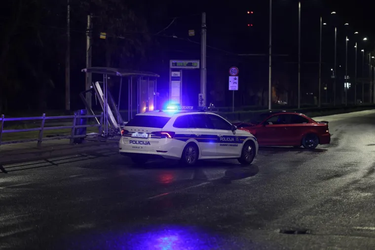 Ženu udarili dijelovi stanice, ozlijeđen i vozač BMW-a: Doznajemo detalje nesreće u Zagrebu