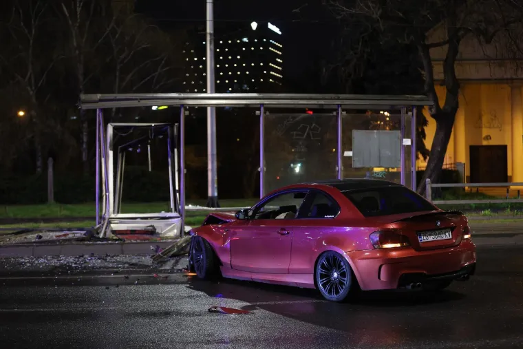 Ženu udarili dijelovi stanice, ozlijeđen i vozač BMW-a: Doznajemo detalje nesreće u Zagrebu