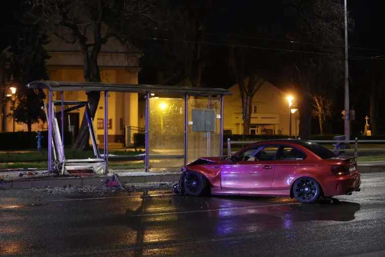 Ženu udarili dijelovi stanice, ozlijeđen i vozač BMW-a: Doznajemo detalje nesreće u Zagrebu