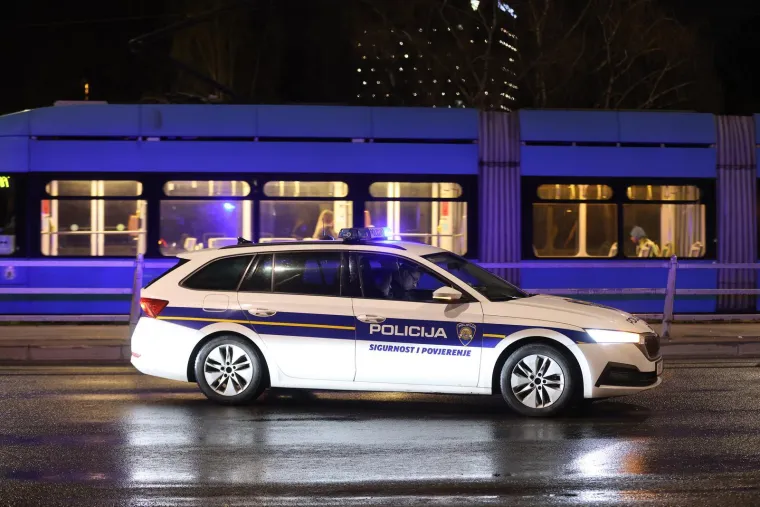 Ženu udarili dijelovi stanice, ozlijeđen i vozač BMW-a: Doznajemo detalje nesreće u Zagrebu