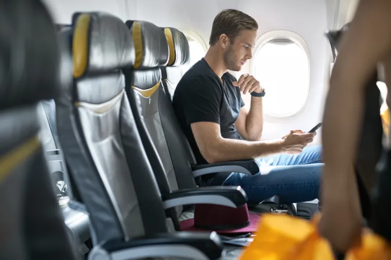 Izbjegnite neugodu, kaznu, pa čak i zatvor: 25 stvari koje nikada ne biste smjeli raditi u avionu