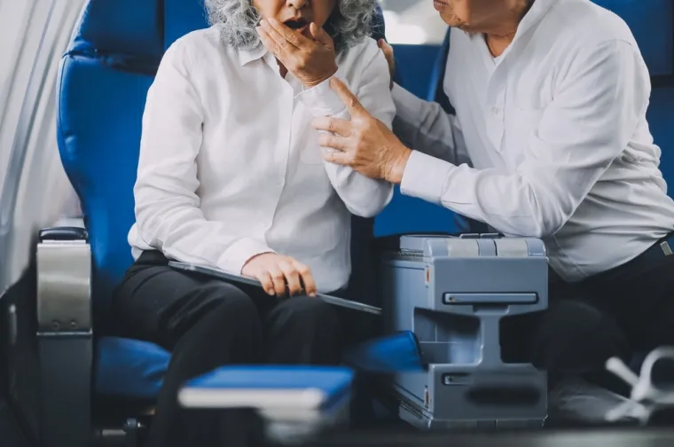 Izbjegnite neugodu, kaznu, pa čak i zatvor: 25 stvari koje nikada ne biste smjeli raditi u avionu