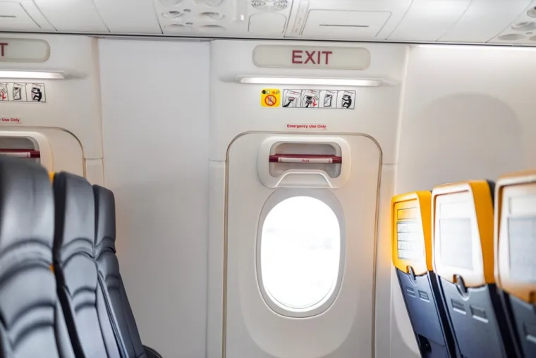 Izbjegnite neugodu, kaznu, pa čak i zatvor: 25 stvari koje nikada ne biste smjeli raditi u avionu