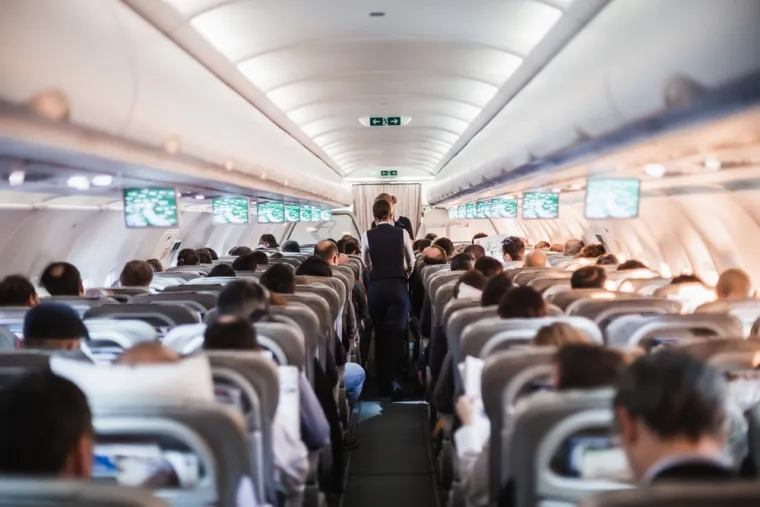 Izbjegnite neugodu, kaznu, pa čak i zatvor: 25 stvari koje nikada ne biste smjeli raditi u avionu