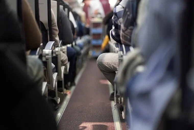 Izbjegnite neugodu, kaznu, pa čak i zatvor: 25 stvari koje nikada ne biste smjeli raditi u avionu