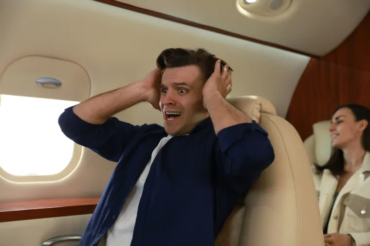 Izbjegnite neugodu, kaznu, pa čak i zatvor: 25 stvari koje nikada ne biste smjeli raditi u avionu