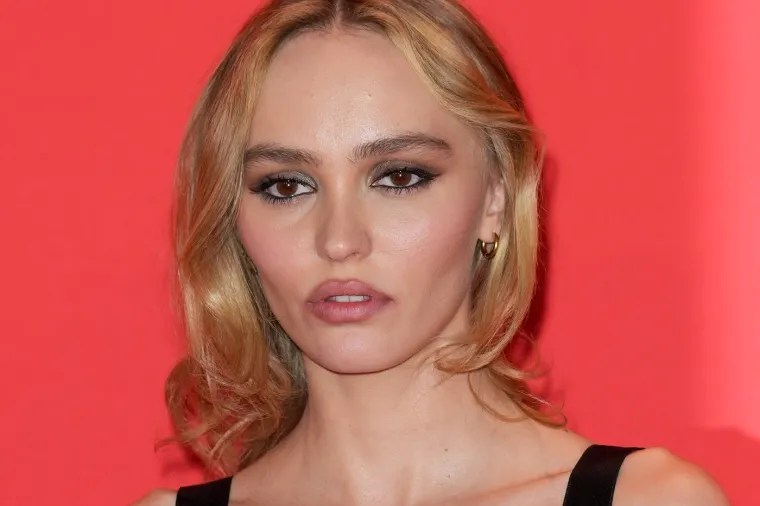 Kakva ljepotica: Kći Johnnyja Deppa postala je seks simbol i godinama je u vezi sa ženom