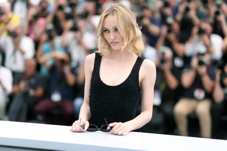 Kakva ljepotica: Kći Johnnyja Deppa postala je seks simbol i godinama je u vezi sa ženom