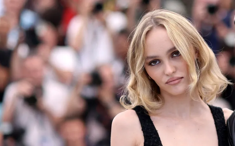 Kakva ljepotica: Kći Johnnyja Deppa postala je seks simbol i godinama je u vezi sa ženom