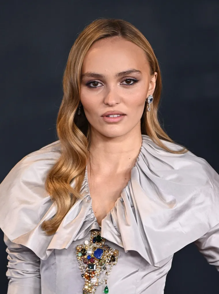 Kakva ljepotica: Kći Johnnyja Deppa postala je seks simbol i godinama je u vezi sa ženom