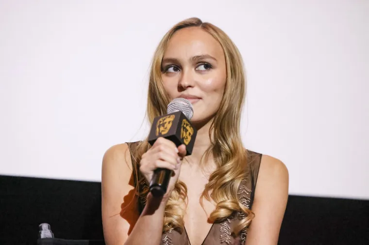 Kakva ljepotica: Kći Johnnyja Deppa postala je seks simbol i godinama je u vezi sa ženom