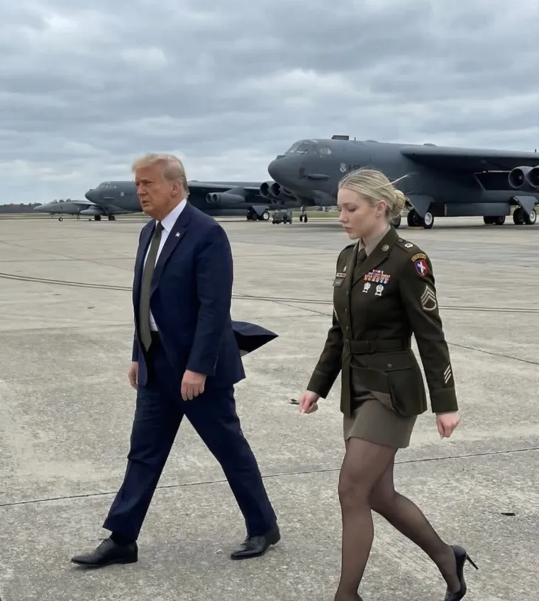 Svima je upala u oko lijepa vojnikinja koja korača uz Trumpa, istina o njoj itekako je uznemirujuća