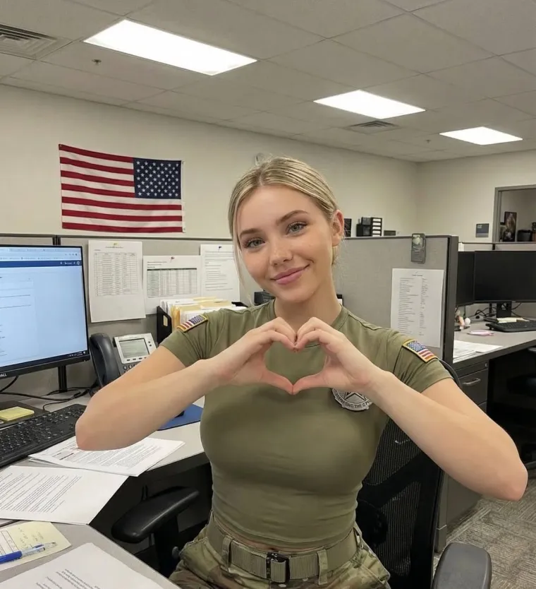 Svima je upala u oko lijepa vojnikinja koja korača uz Trumpa, istina o njoj itekako je uznemirujuća