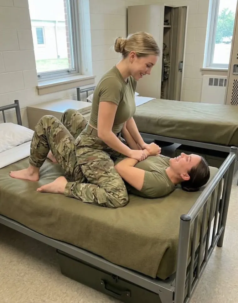 Svima je upala u oko lijepa vojnikinja koja korača uz Trumpa, istina o njoj itekako je uznemirujuća