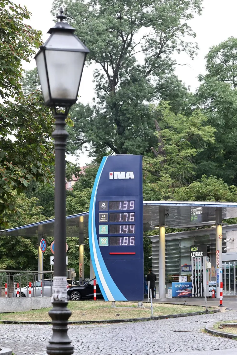 Hrvati nikad nisu skuplje tankali: Pogledajte koliko smo gorivo plaćali prije &scaron;est godina