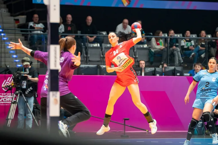 Sara dobiva svakakve poruke od poznatih osoba: Izbacili je iz stana jer je odbila sina važne osobe