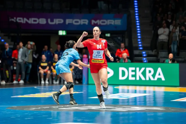 Sara dobiva svakakve poruke od poznatih osoba: Izbacili je iz stana jer je odbila sina važne osobe