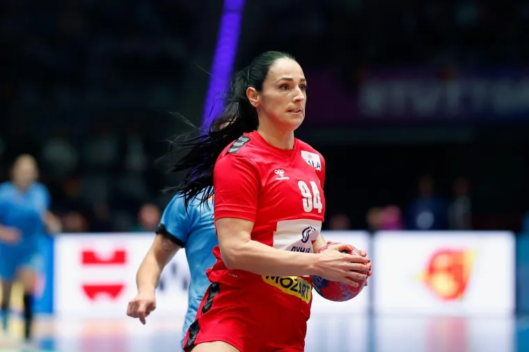 Sara dobiva svakakve poruke od poznatih osoba: Izbacili je iz stana jer je odbila sina važne osobe