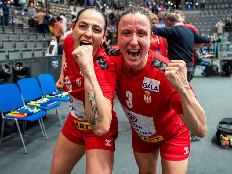 Sara dobiva svakakve poruke od poznatih osoba: Izbacili je iz stana jer je odbila sina važne osobe