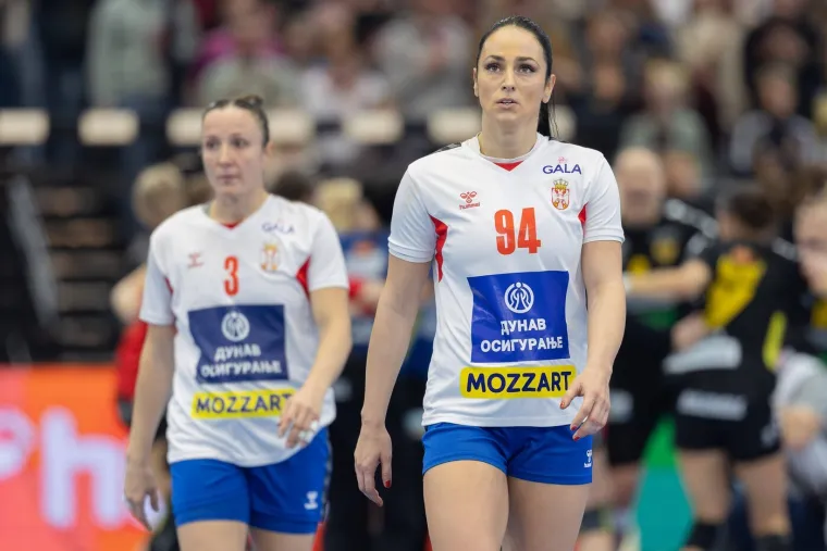 Sara dobiva svakakve poruke od poznatih osoba: Izbacili je iz stana jer je odbila sina važne osobe