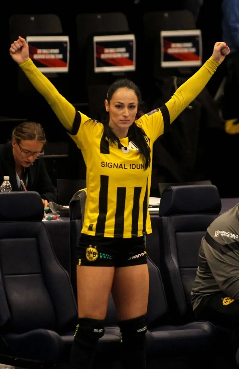 Sara dobiva svakakve poruke od poznatih osoba: Izbacili je iz stana jer je odbila sina važne osobe