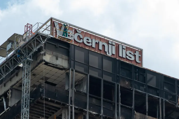 Kultni simbol zauvijek odlazi u povijest: Pred Vjesnik stigla i ogromna dizalica