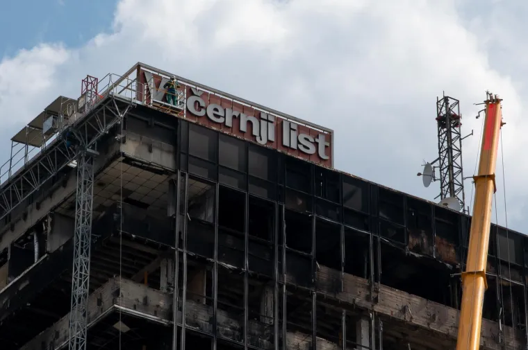 Kultni simbol zauvijek odlazi u povijest: Pred Vjesnik stigla i ogromna dizalica