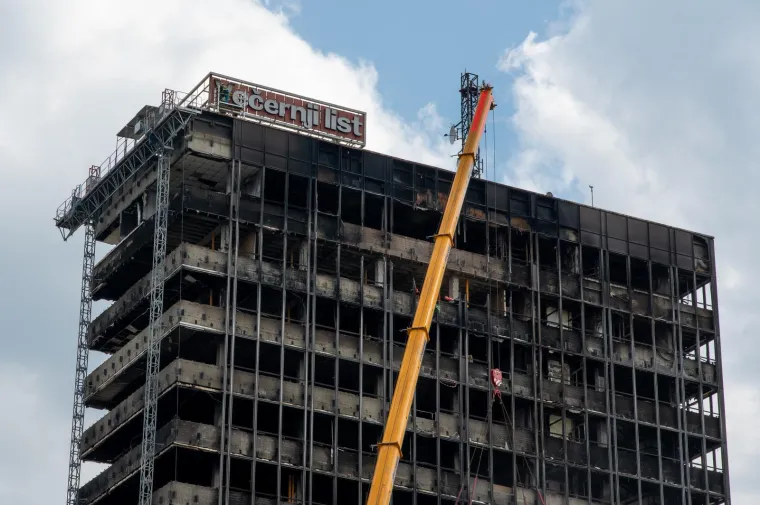 Kultni simbol zauvijek odlazi u povijest: Pred Vjesnik stigla i ogromna dizalica