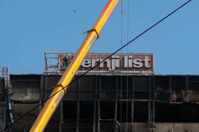 Kultni simbol zauvijek odlazi u povijest: Pred Vjesnik stigla i ogromna dizalica