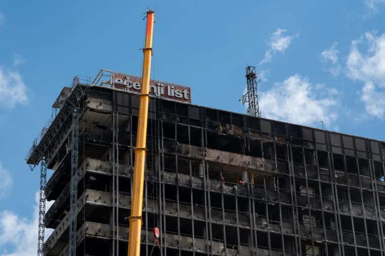 Kultni simbol zauvijek odlazi u povijest: Pred Vjesnik stigla i ogromna dizalica