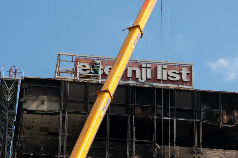 Kultni simbol zauvijek odlazi u povijest: Pred Vjesnik stigla i ogromna dizalica