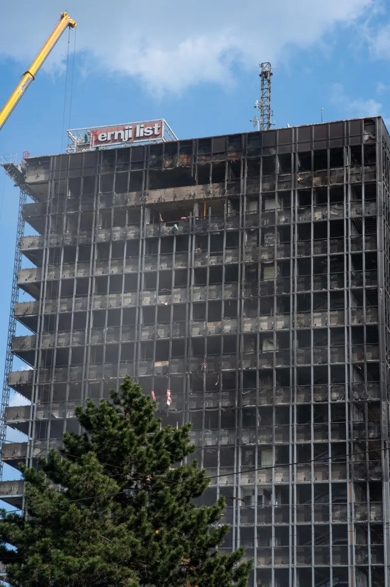 Kultni simbol zauvijek odlazi u povijest: Pred Vjesnik stigla i ogromna dizalica