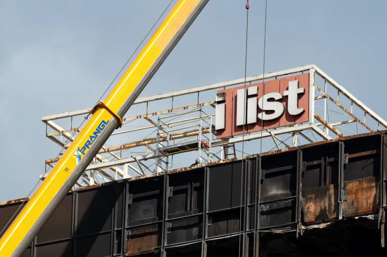 Kultni simbol zauvijek odlazi u povijest: Pred Vjesnik stigla i ogromna dizalica