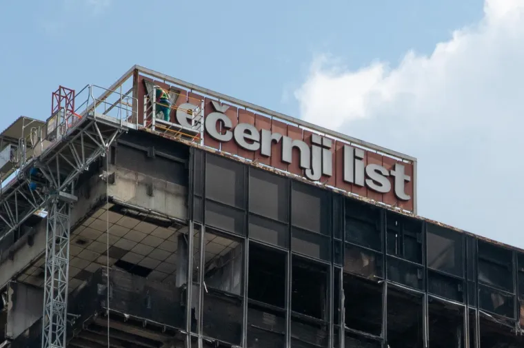 Kultni simbol zauvijek odlazi u povijest: Pred Vjesnik stigla i ogromna dizalica