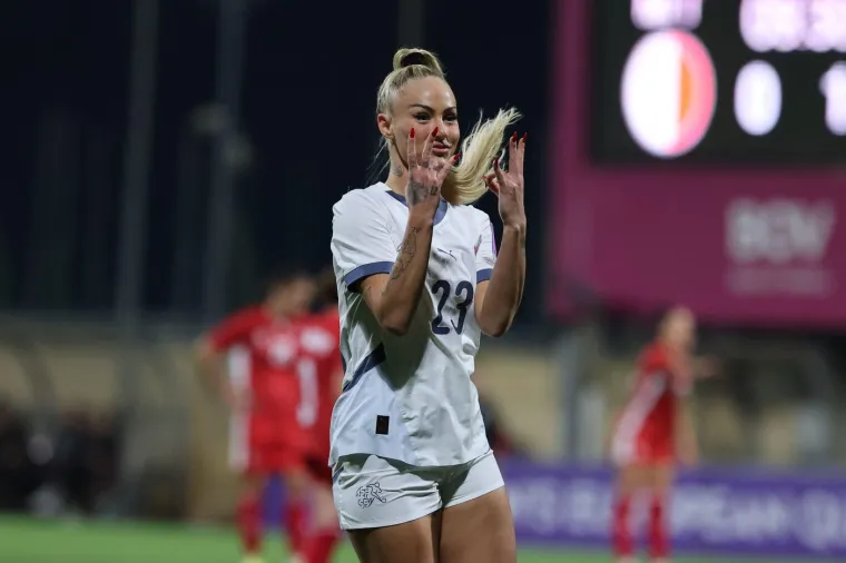 Fatalna plavu&scaron;a na nezapamćenom udaru: 'To &scaron;to pričaju o meni nije istina'