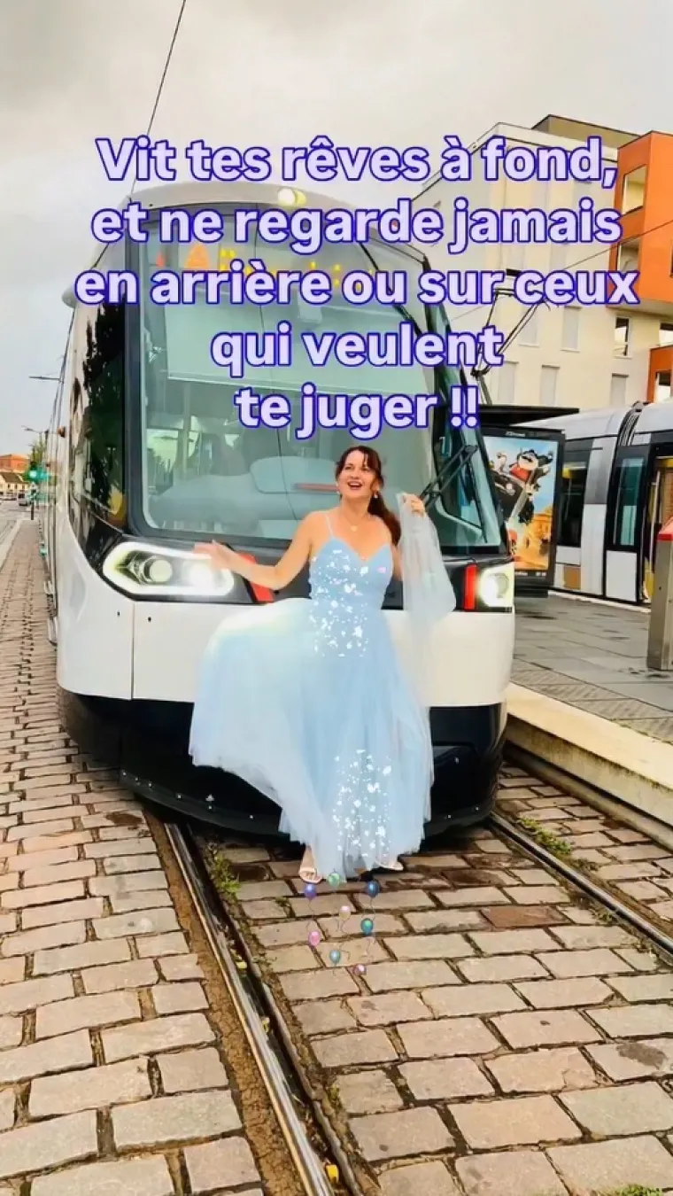 Zaljubila se u tramvaj! Za njega se simbolično udala, ali čekajte da pročitate i ostale detalje