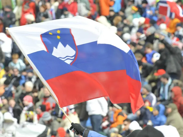 Trenutak u kojem su svi zanijemili: Mladi skakač stravično pao u Sloveniji, nije se micao