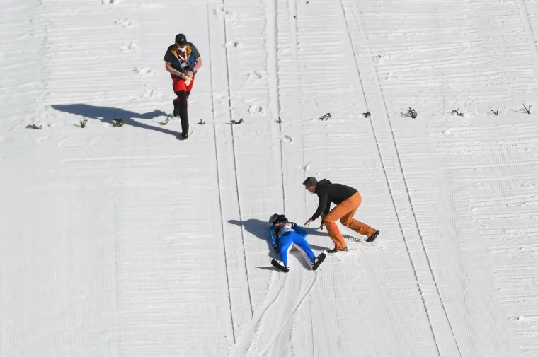 Trenutak u kojem su svi zanijemili: Mladi skakač stravično pao u Sloveniji, nije se micao