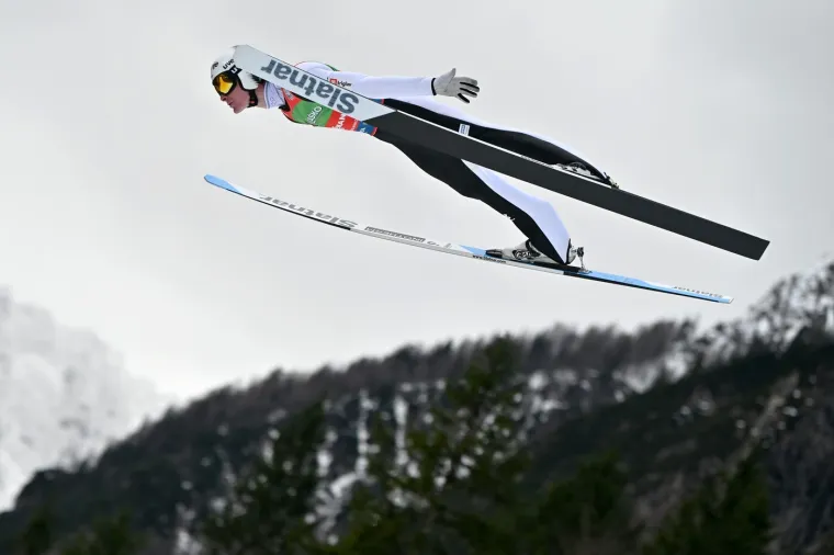 Trenutak u kojem su svi zanijemili: Mladi skakač stravično pao u Sloveniji, nije se micao