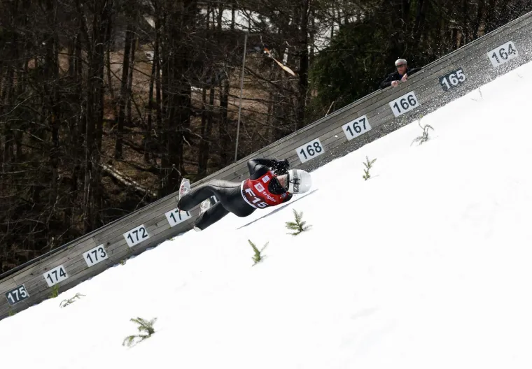 Trenutak u kojem su svi zanijemili: Mladi skakač stravično pao u Sloveniji, nije se micao