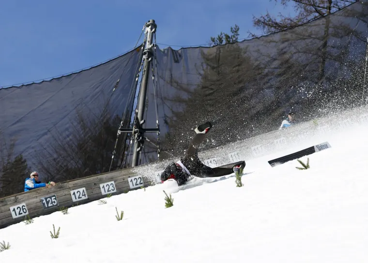 Trenutak u kojem su svi zanijemili: Mladi skakač stravično pao u Sloveniji, nije se micao