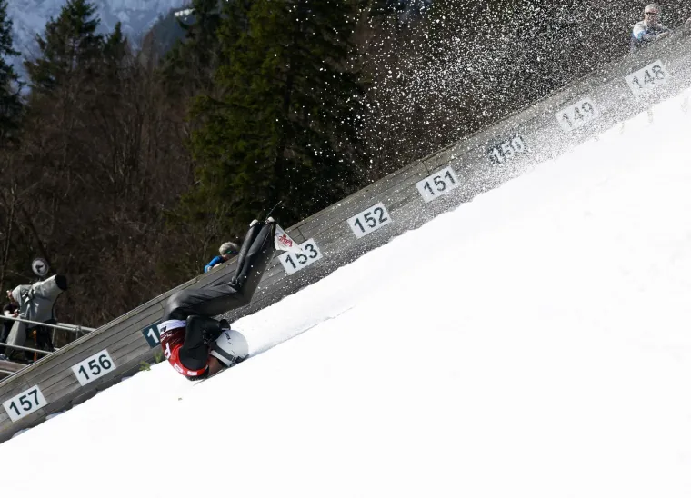 Trenutak u kojem su svi zanijemili: Mladi skakač stravično pao u Sloveniji, nije se micao
