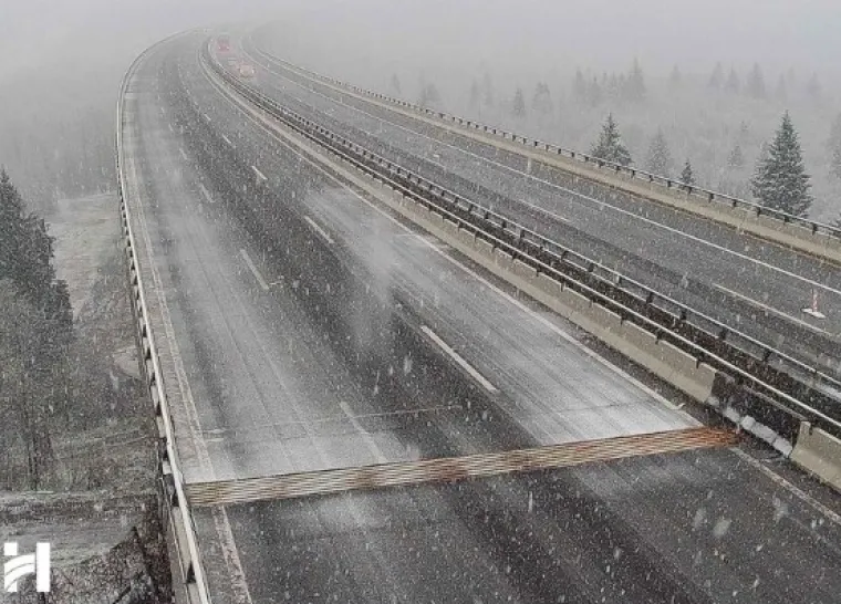 Pogledajte nevjerojatne prizore s hrvatskih autocesta koje su zatrpane snijegom!