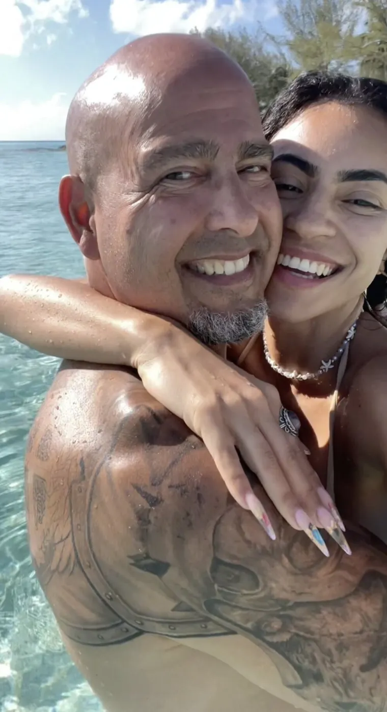 Rekla je 'da' 26 godina starijem mu&scaron;karcu: Na meti je kritika, ali ona živi pravu bajku