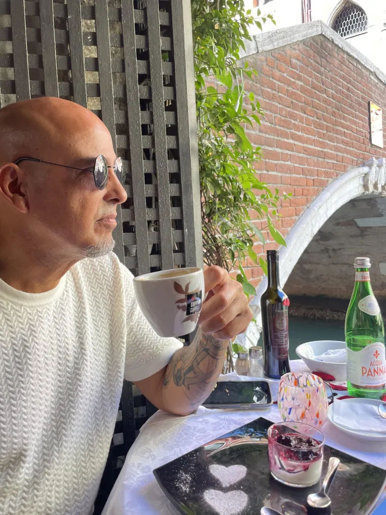 Rekla je 'da' 26 godina starijem mu&scaron;karcu: Na meti je kritika, ali ona živi pravu bajku