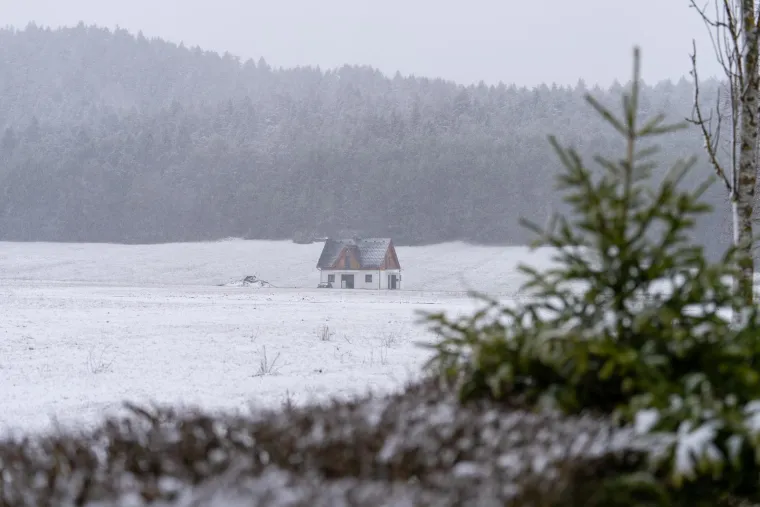 Upozorenja posvuda! Snijeg donio kaos na autoceste, oluja Deborah poharala Hrvatsku!