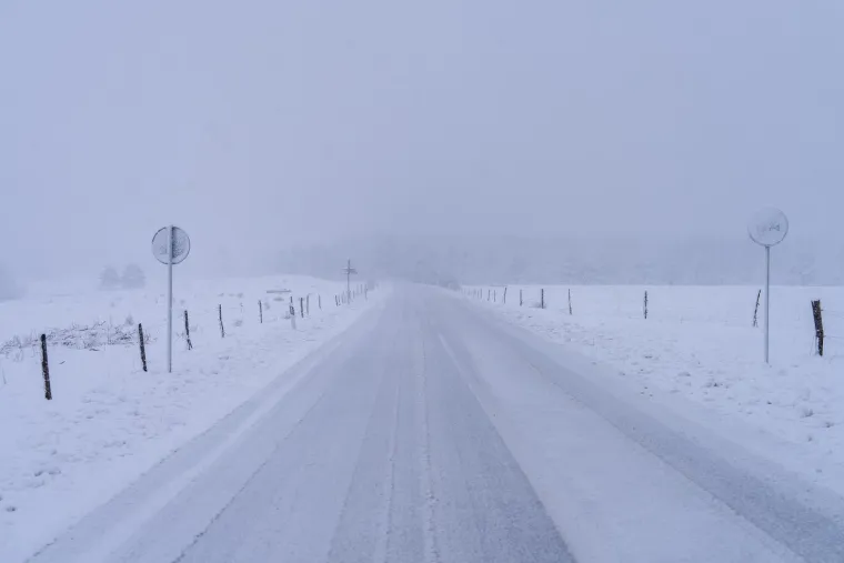 Upozorenja posvuda! Snijeg donio kaos na autoceste, oluja Deborah poharala Hrvatsku!
