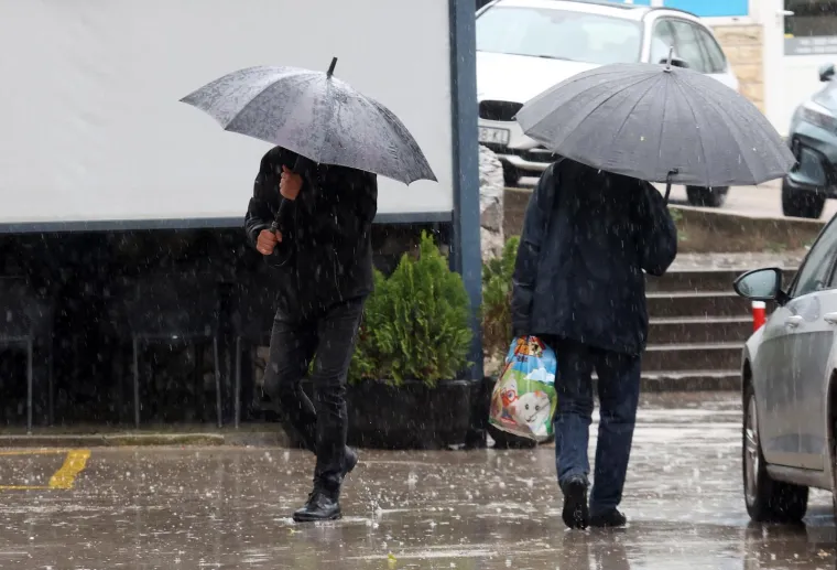 Upozorenja posvuda! Snijeg donio kaos na autoceste, oluja Deborah poharala Hrvatsku!